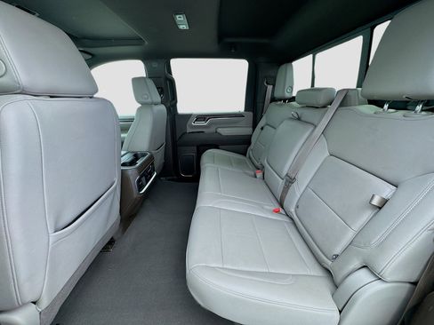 Used 2024 GMC Sierra 2500 SLT w/ SLT Premium Package image 16