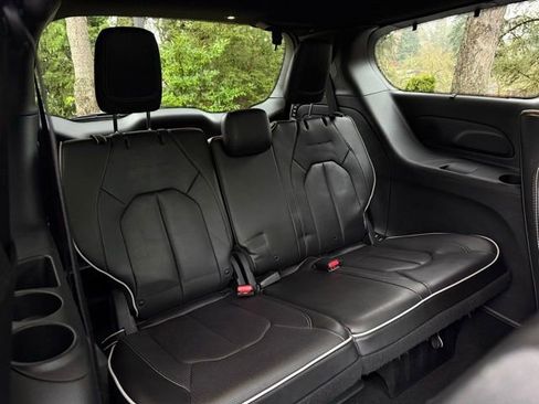 Used 2019 Chrysler Pacifica Limited w/ Advanced Safetytec Group image 31