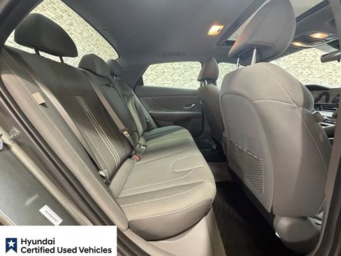 Used 2025 Hyundai Elantra SEL FWD image 13