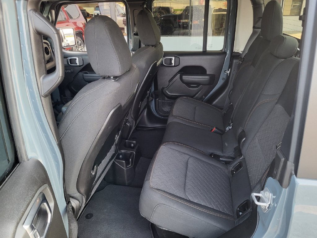 Used 2026 Jeep Gladiator Mojave AWD/4WD image 12