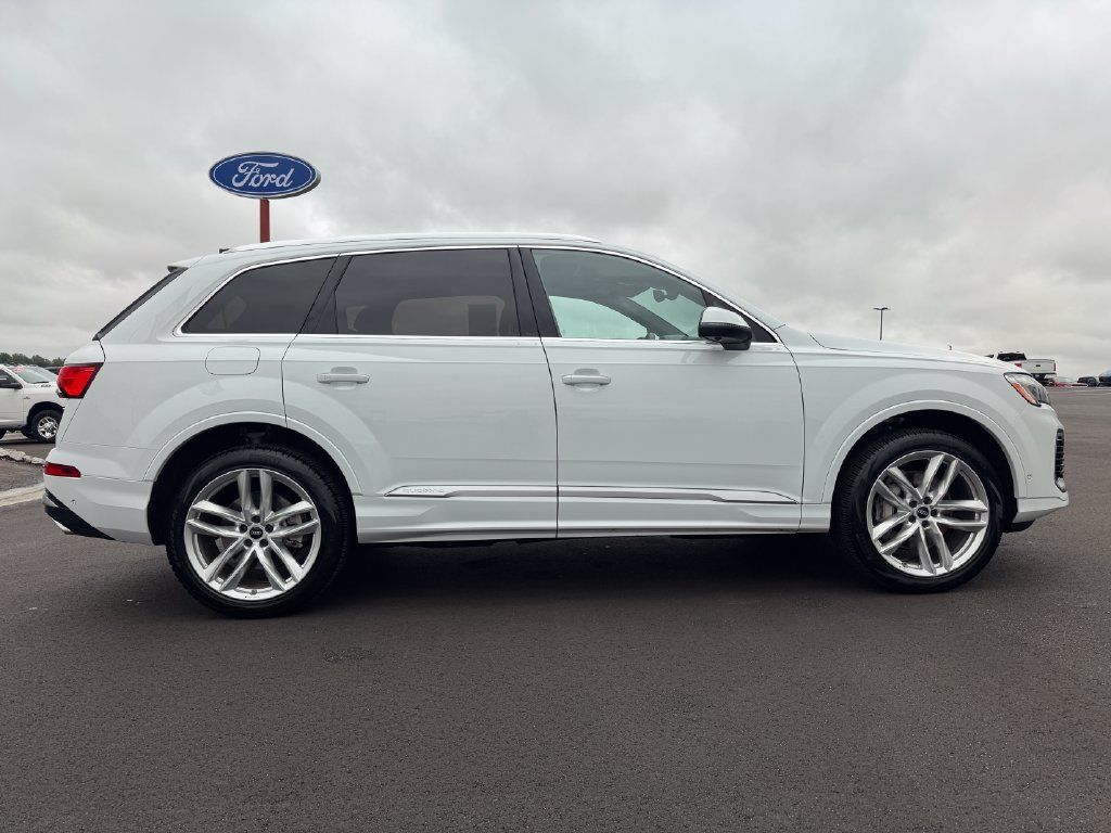Used 2025 Audi Q7 3.0T Premium Plus AWD/4WD image 4