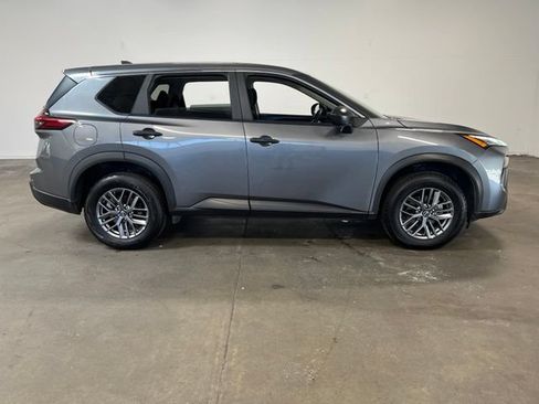 Used 2024 Nissan Rogue S AWD/4WD image 2