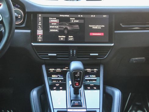 Used 2020 Porsche Cayenne image 11