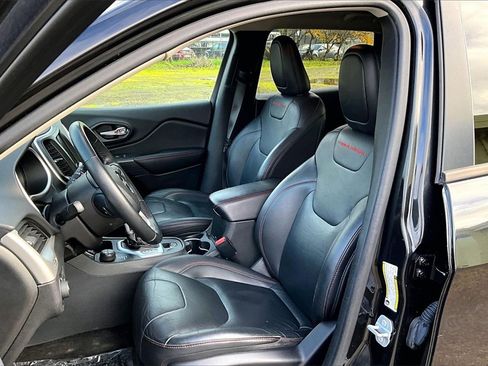 Used 2016 Jeep Cherokee Trailhawk w/ Leather Interior Group image 9