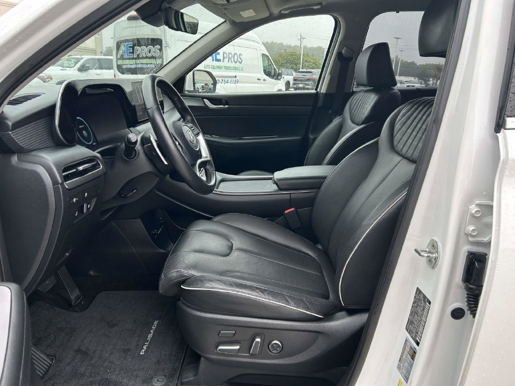 Used 2023 Hyundai Palisade Limited w/ Cargo Package FWD image 14
