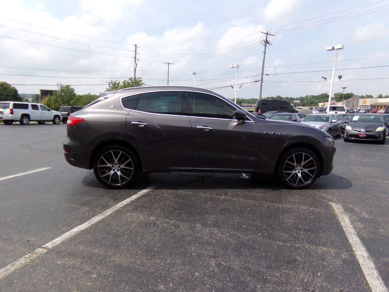 Used 2017 Maserati Levante w/ Luxury Package AWD/4WD image 5