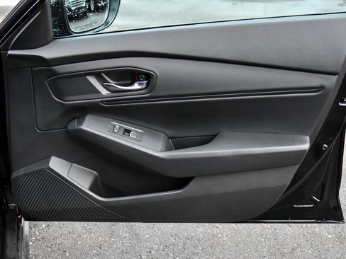 Used 2025 Honda Accord SE image 40