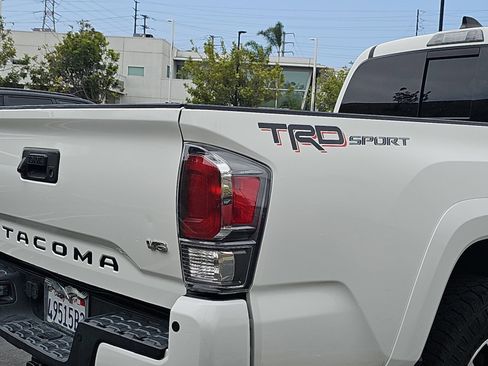 Used 2020 Toyota Tacoma TRD Sport w/ Technology Package RWD image 11