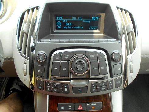 Used 2010 Buick LaCrosse CXL FWD image 16