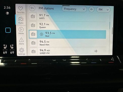 Used 2025 Volkswagen Atlas SE image 29