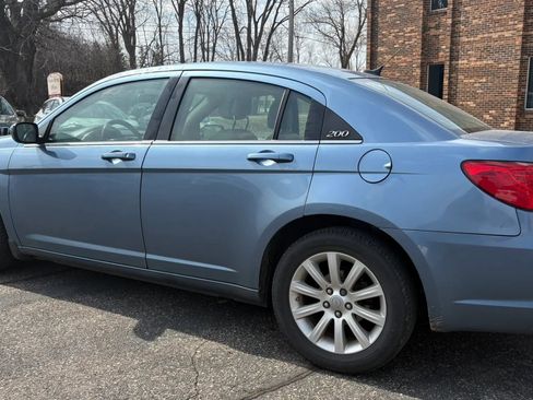 Used 2011 Chrysler 200 Touring image 6