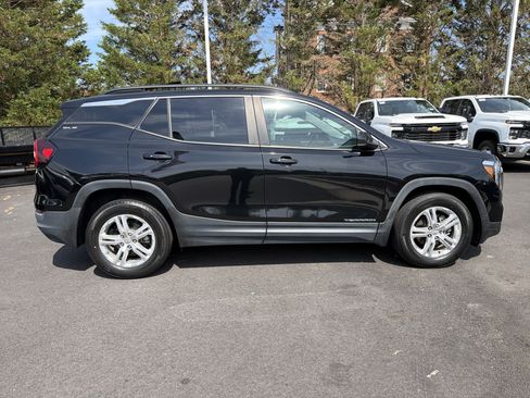 Used 2022 GMC Terrain SLE w/ Driver Convenience Package FWD image 11