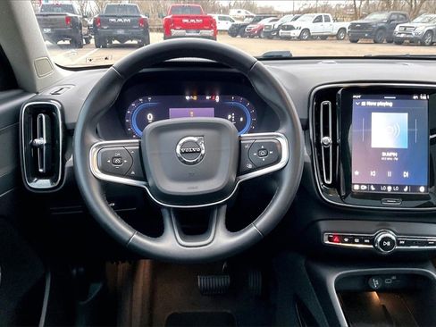 Used 2024 Volvo XC40 B5 Core image 5