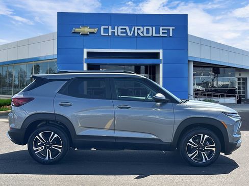 Certified 2025 Chevrolet TrailBlazer LT w/ LT Cold Weather Package AWD/4WD image 5