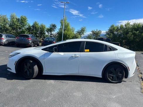 Used 2026 Toyota Prius Plug-In Hybrid FWD image 12