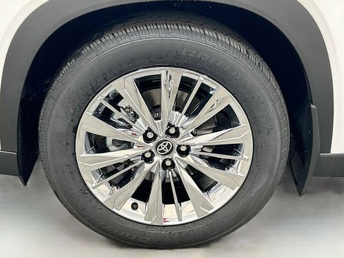 New 2026 Toyota Grand Highlander Platinum image 8
