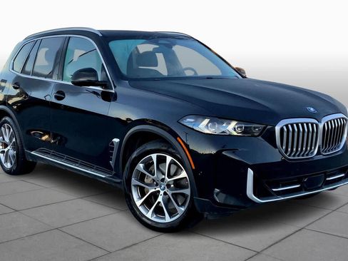 Used 2025 BMW X5 xDrive50e image 2