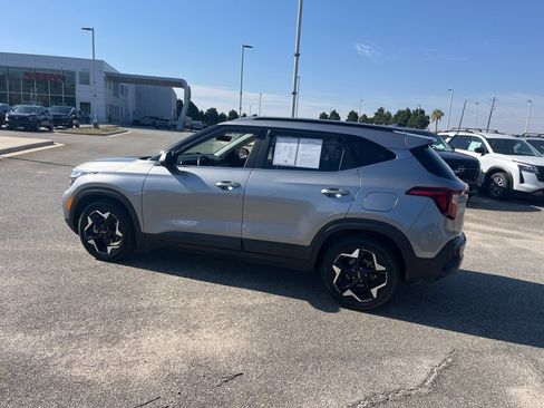 Used 2024 Kia Seltos EX image 4