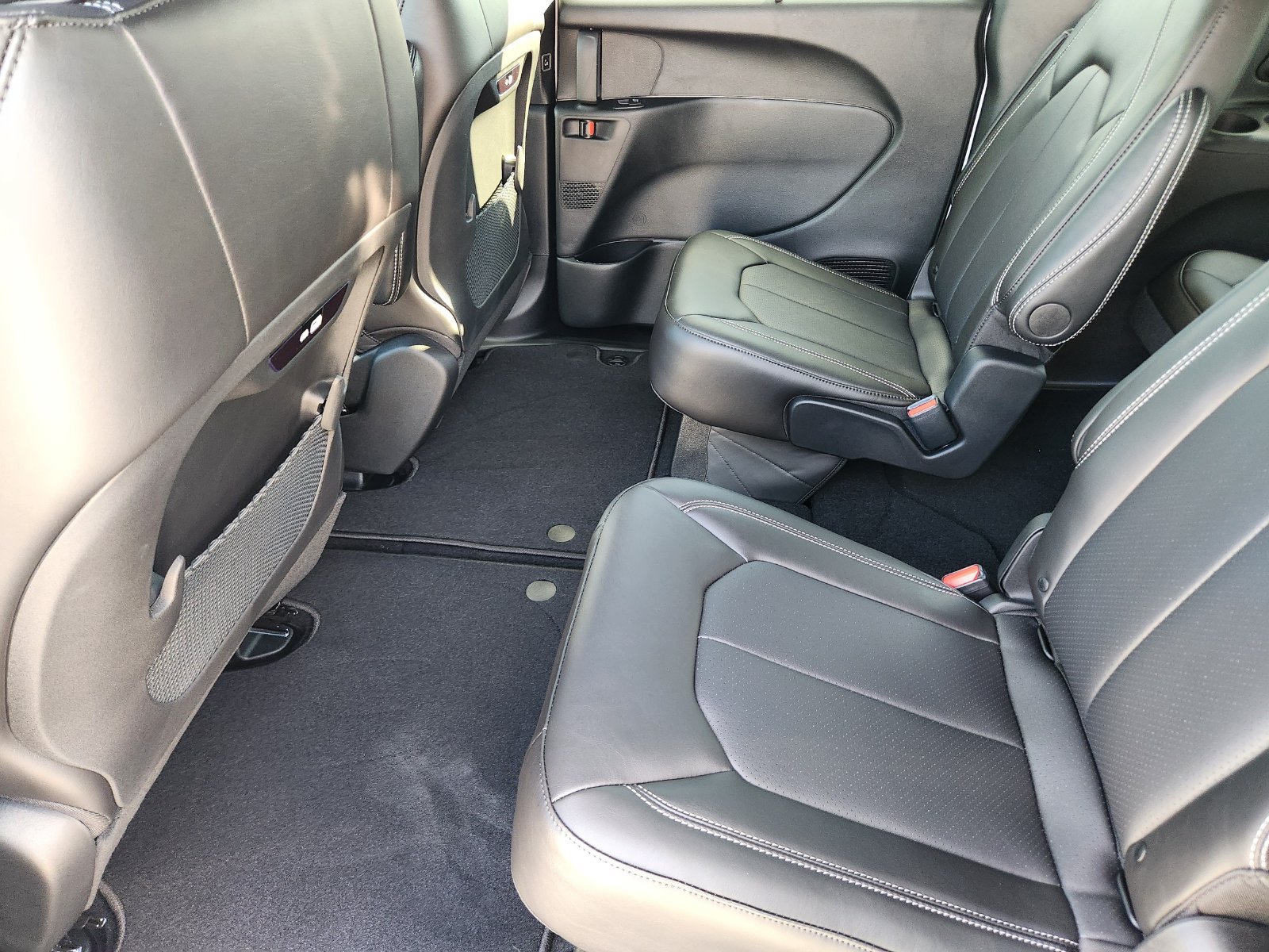 New 2027 Chrysler Pacifica Select FWD image 26