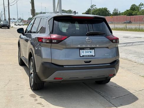 Used 2023 Nissan Rogue SV FWD image 9