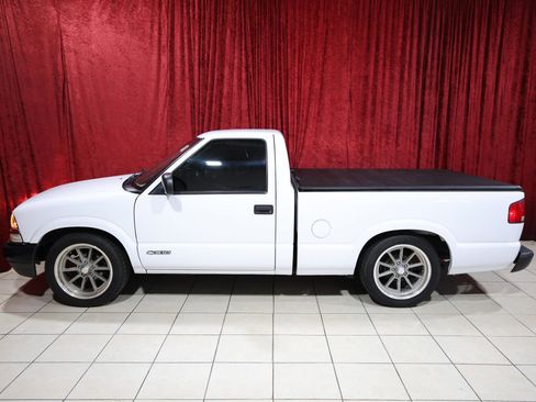 Used 2002 Chevrolet S10 Pickup 2WD Regular Cab image 4