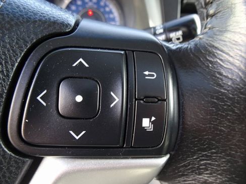 Used 2016 Toyota Sienna XLE image 26