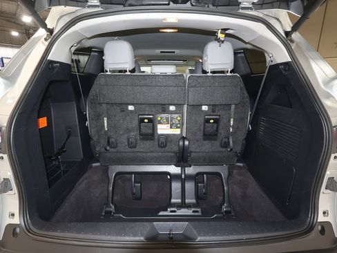 Used 2025 Toyota Sienna XLE image 22