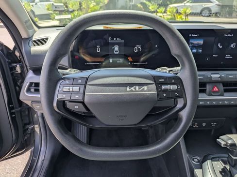 Used 2025 Kia K4 FWD image 18