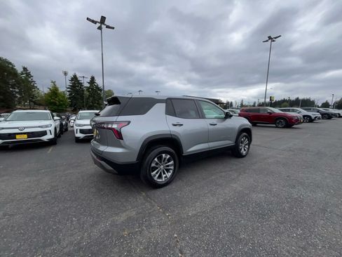 Used 2025 Chevrolet Equinox LT FWD image 13