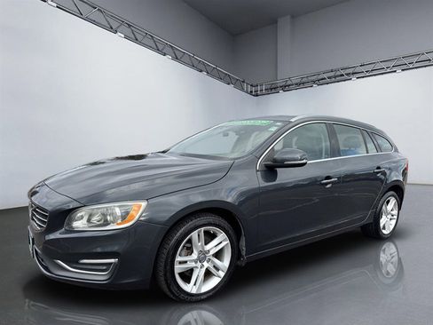 Used 2015 Volvo V60 T5 Platinum image 10