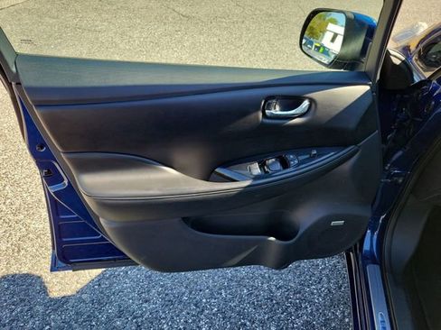 Used 2017 Nissan Leaf SL w/ Premium Package image 9