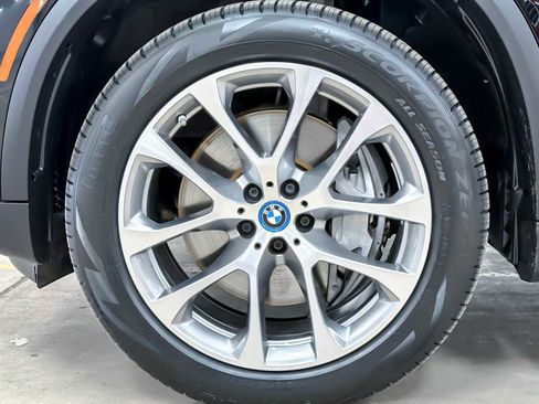 Used 2023 BMW X5 xDrive45e w/ Climate Comfort Package image 27