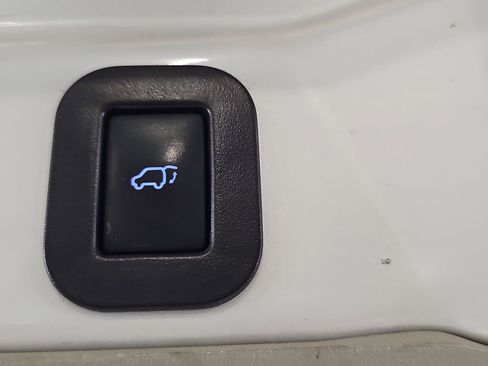 Used 2015 Toyota Sienna Limited Premium FWD image 16