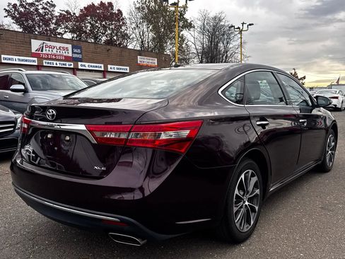 Used 2018 Toyota Avalon XLE Premium image 5
