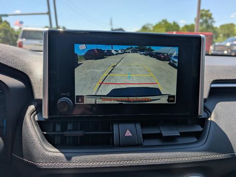 Used 2025 Toyota RAV4 LE AWD/4WD image 25