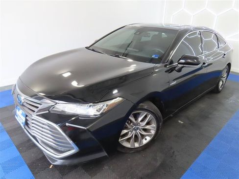 Used 2021 Toyota Avalon XLE w/ Moonroof Package FWD image 4