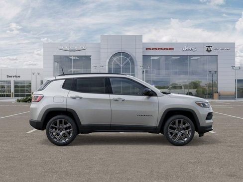 New 2026 Jeep Compass Latitude image 21