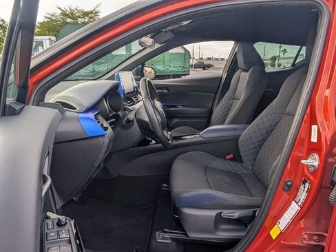 Used 2020 Toyota C-HR XLE FWD image 9