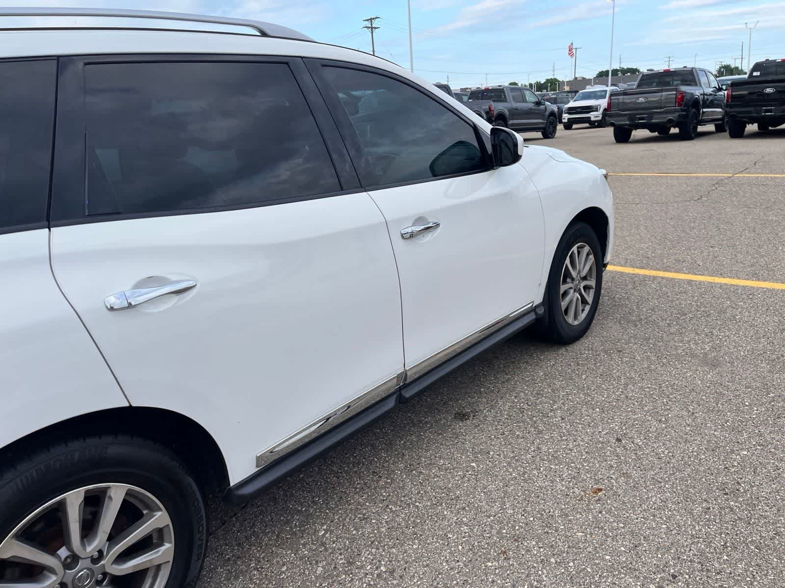 Used 2014 Nissan Pathfinder SL w/ SL Tech Package AWD/4WD image 15