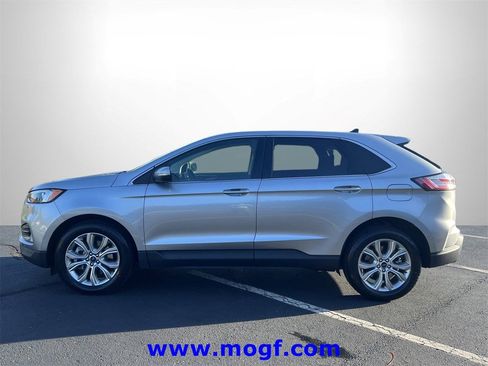 Certified 2022 Ford Edge Titanium image 32
