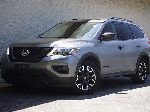 Used 2020 Nissan Pathfinder SL AWD/4WD image 2