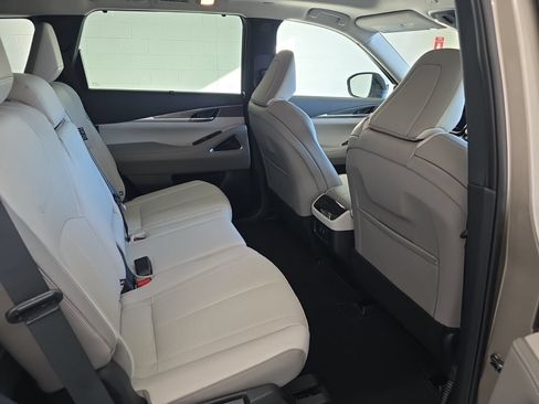 Certified 2026 INFINITI QX60 Luxe w/ Cargo Package AWD/4WD image 11