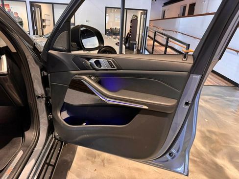 Used 2024 BMW X7 xDrive40i w/ Premium Package image 27