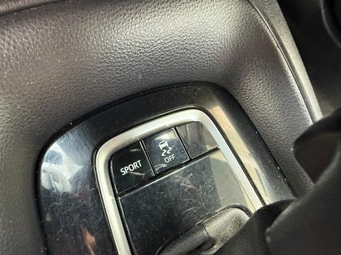 Used 2022 Toyota Corolla SE w/ Carpet Mat Package (TMS) image 25