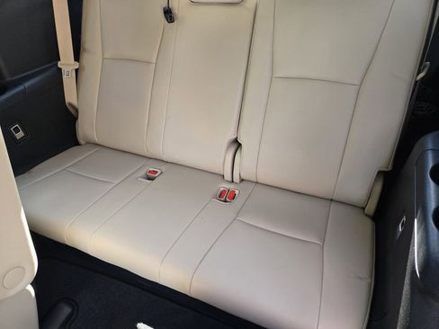 Used 2020 Toyota Highlander XLE FWD image 30