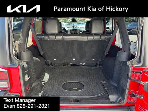 Used 2017 Jeep Wrangler Unlimited Sahara AWD/4WD image 11