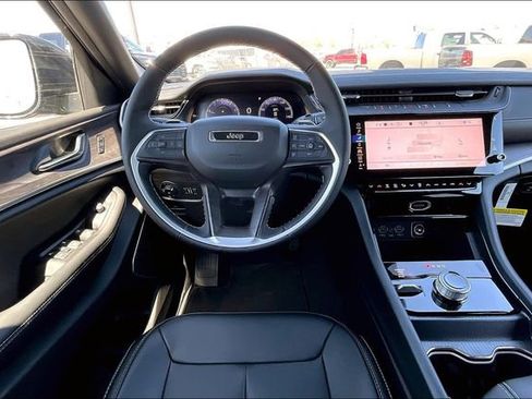 New 2026 Jeep Grand Cherokee Limited AWD/4WD image 16