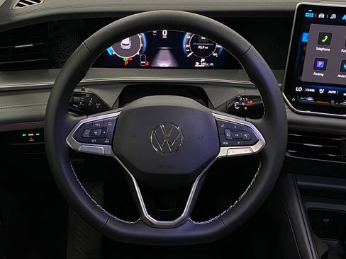 New 2025 Volkswagen Tiguan SE image 13