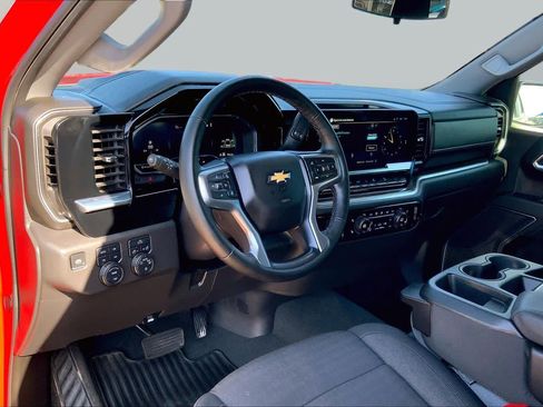 Used 2025 Chevrolet Silverado 1500 LT w/ Z71 Off-Road Package AWD/4WD image 18