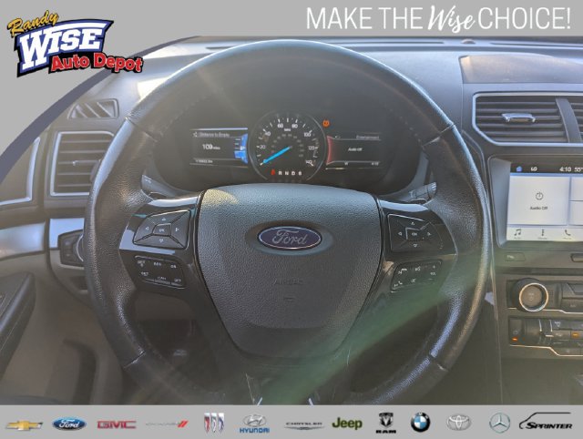 Used 2017 Ford Explorer XLT w/ Equipment Group 202A AWD/4WD image 11